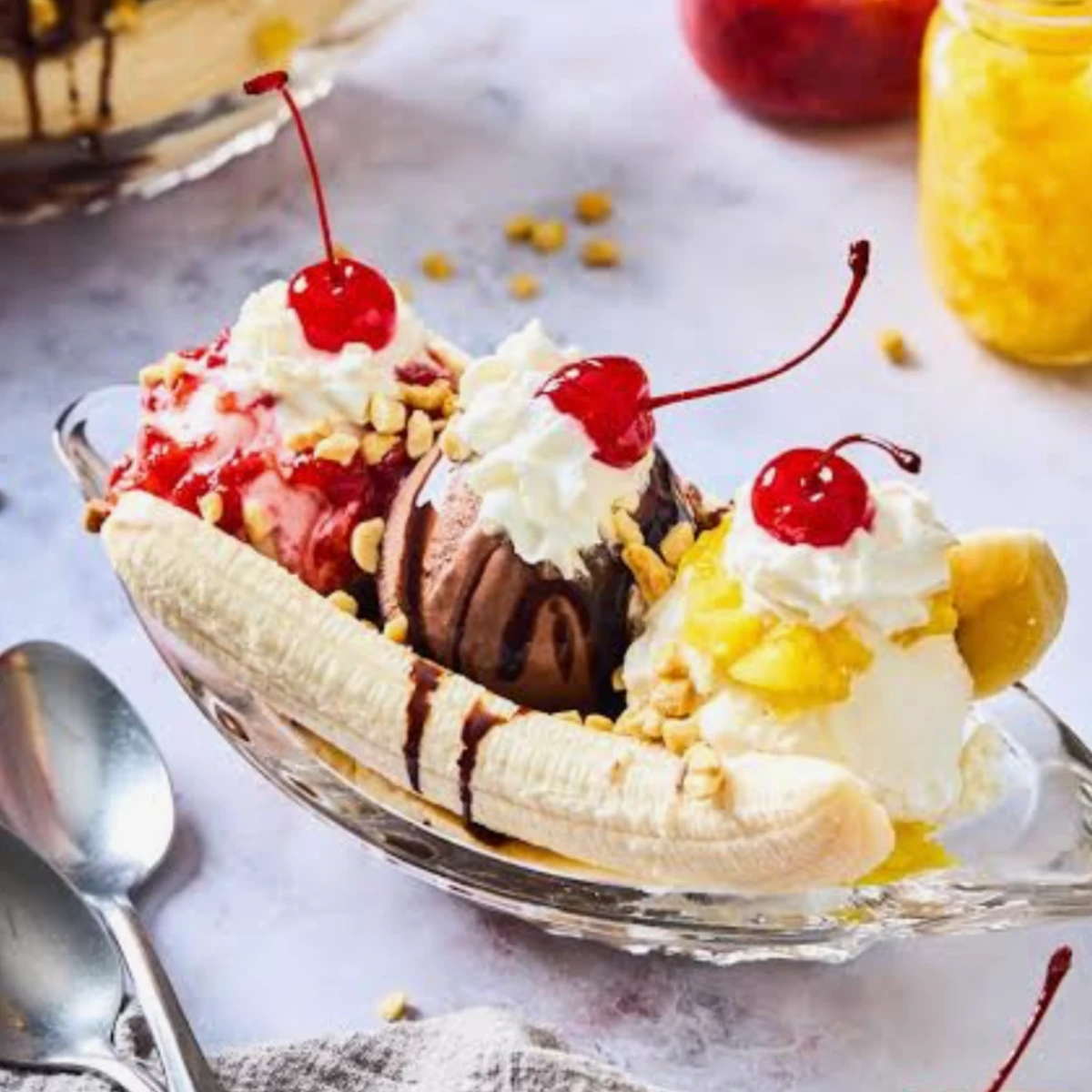 cotton-candy-clowns-banana-split-sundae-002