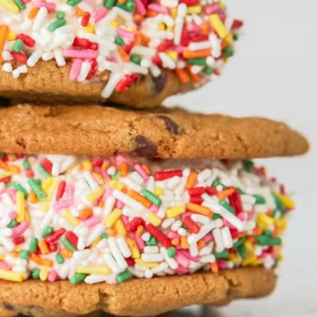 cotton-candy-clowns-cookie-ice-cream-sandwiches-001