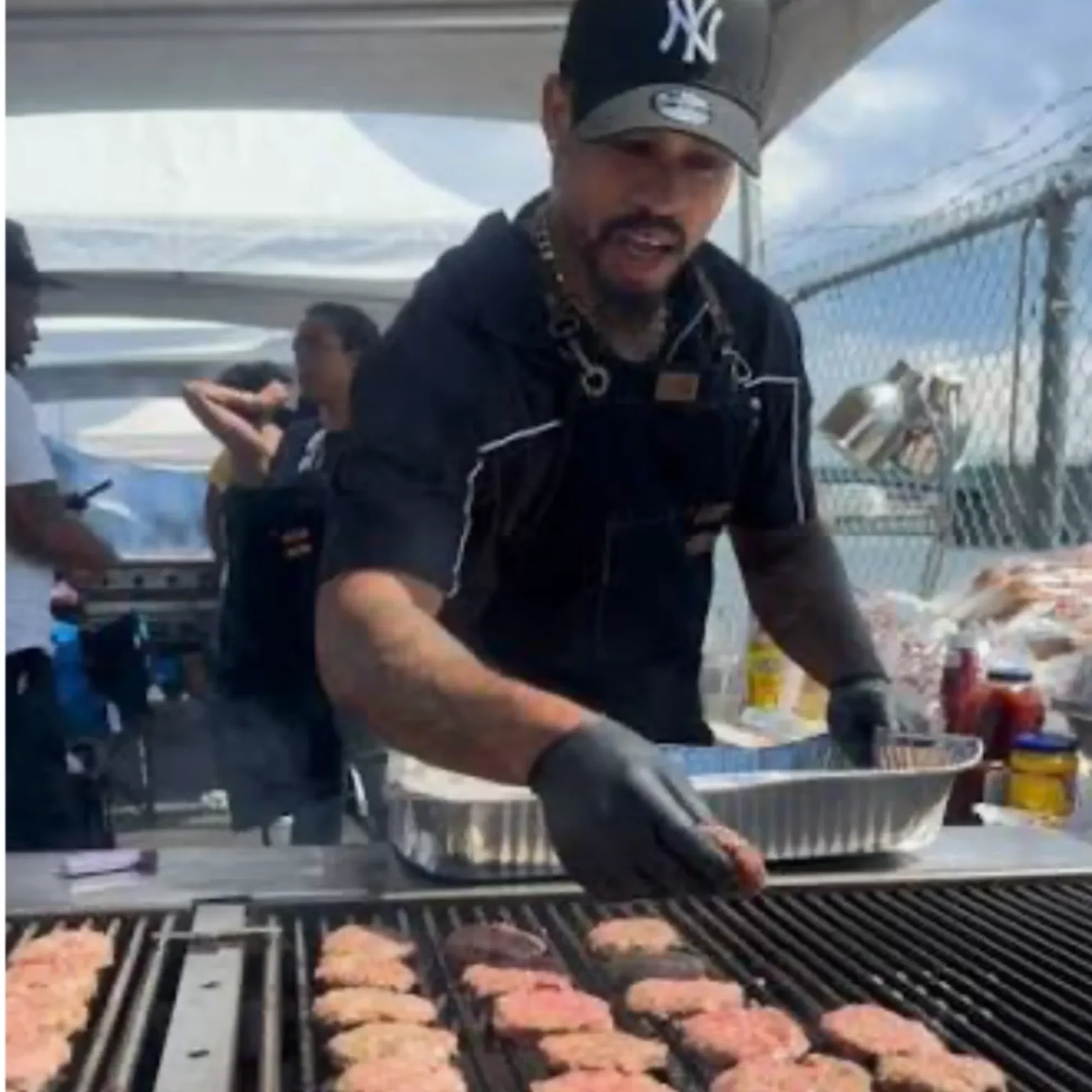 cotton-candy-clowns-hot-dog-and-burger-catering-002