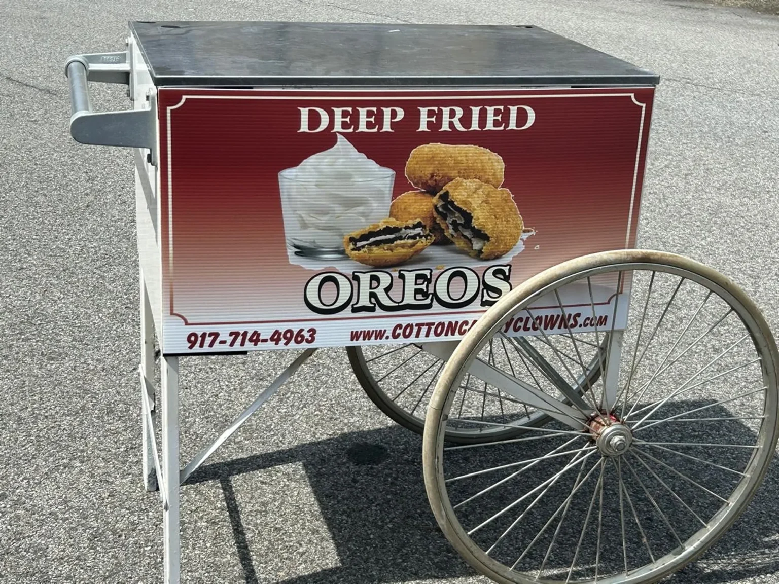 cotton-candy-clowns-fried-oreo-cart-001